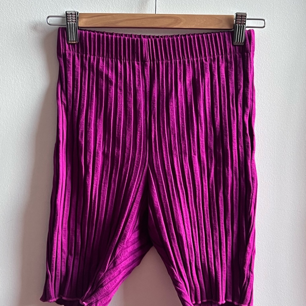 Simon Miller Rib Burr Short size XS in Magenta